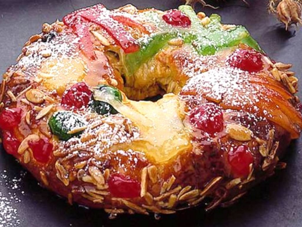 Artisan brioche with candied fruits and soft texture